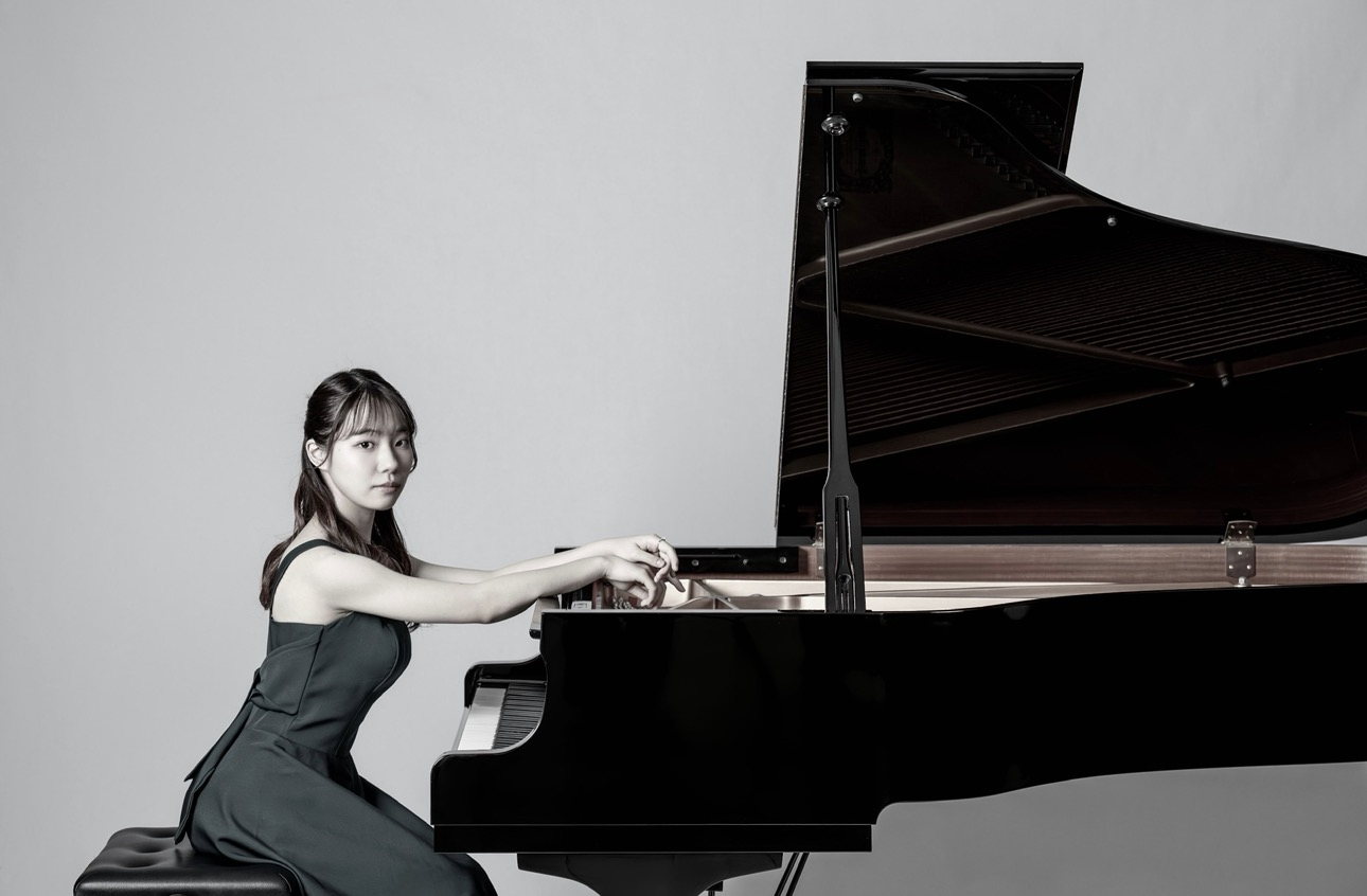 Masako Yamamoto at piano
